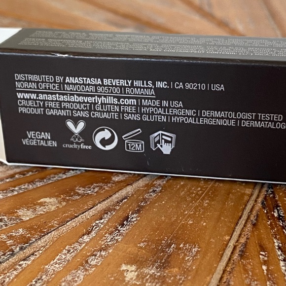 NWT Anastasia Beverly Hills Liquid Glow Highlighter in Oyster 0.68 oz - Picture 10 of 11